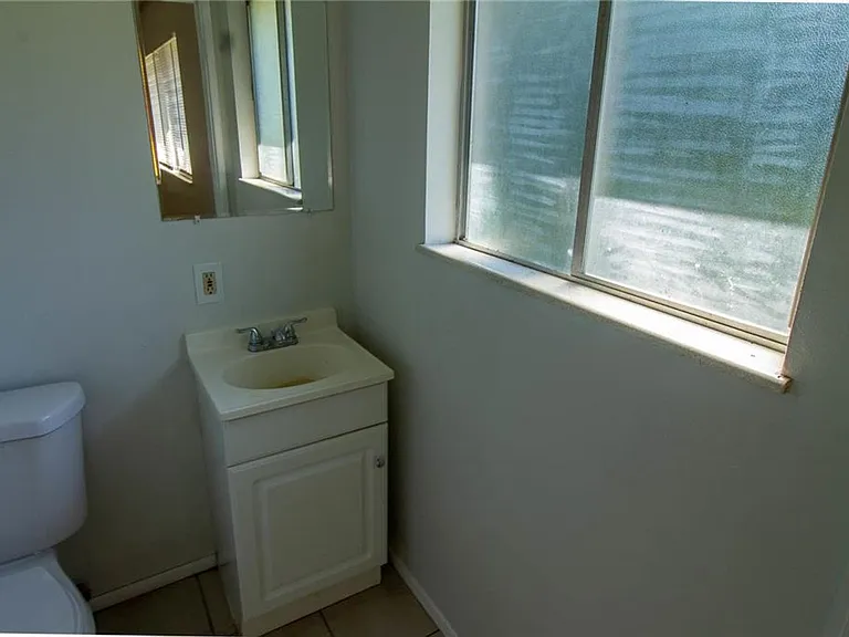 1670 Arundel Dr — Photo 6
