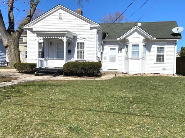 1821 7th St, Peru, IL 61354