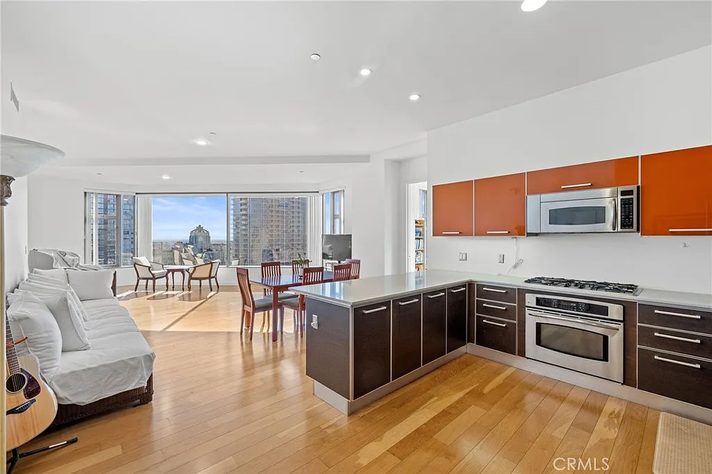 2 bed, 1580 sqft, $4,200 — Photo 1