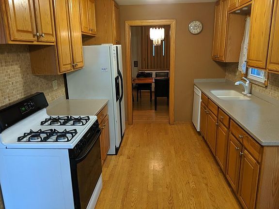 4th image of 5923 N Oconto Ave