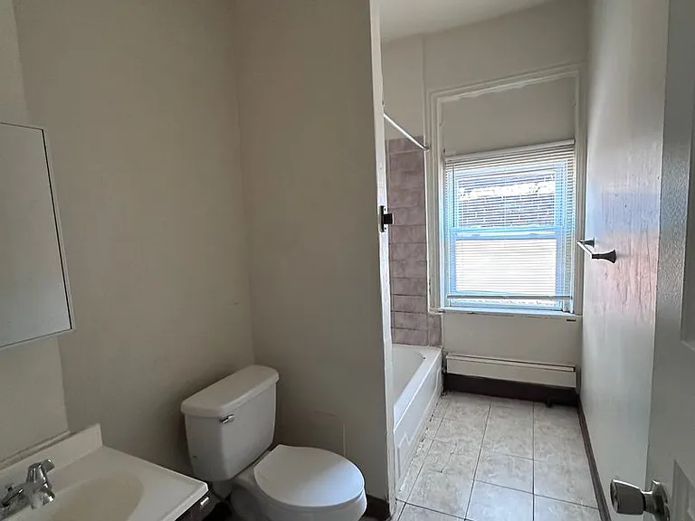 238 S 6th St — Photo 5