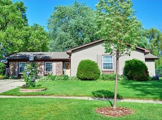 209 Gayle Ct, Streamwood, IL 60107