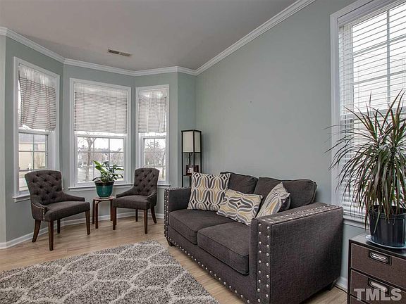 4th image of 103 Lake Valley Ln