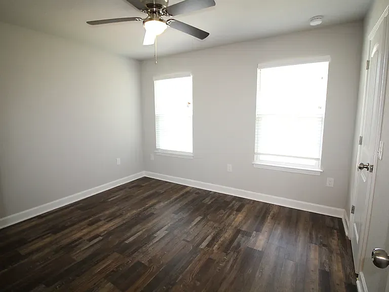 Crepe Myrtle Apartments — Photo 5