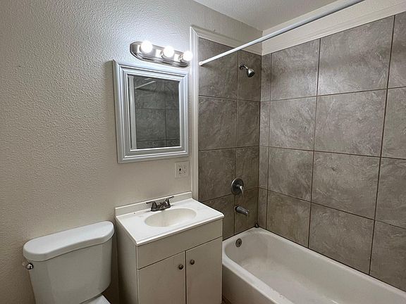 4th image of 1416 F St APT 17