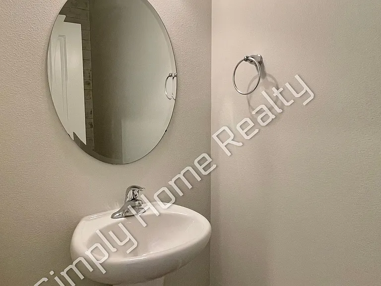 2420 Burlwood St NE — Photo 10