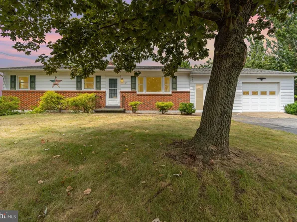 1129 Easy Rd, Carlisle, PA 17015