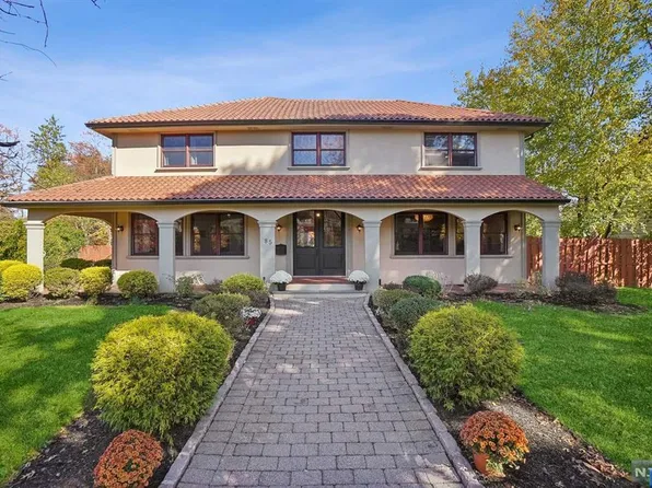 85 Westervelt Pl, Cresskill, NJ 07626