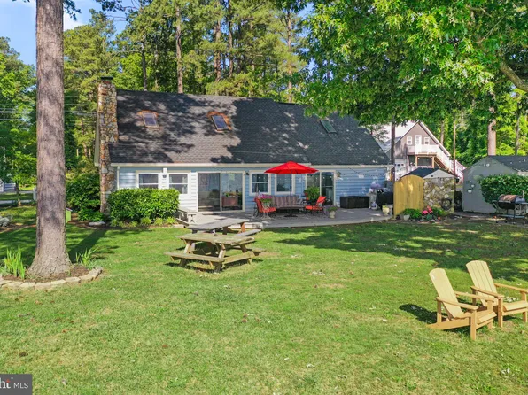 105 Bayview Ln, Hague, VA 22469