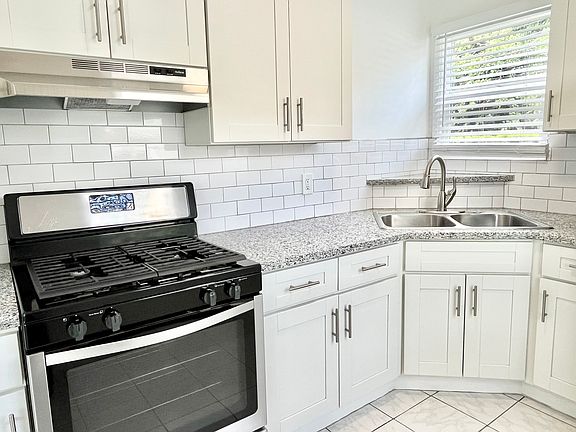 5th image of 7120 Hawthorn Ave APT 1