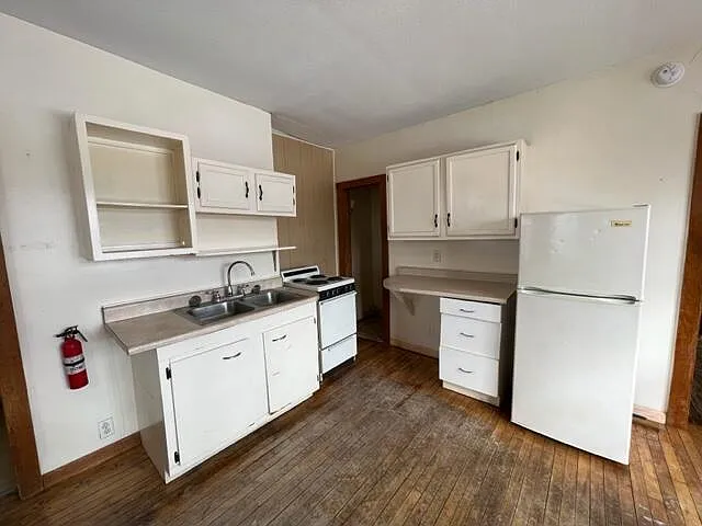 6 Waldo St