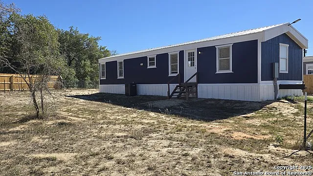 3 bed, 2.0 bath, 1100 sqft, $1,375 — Photo 3