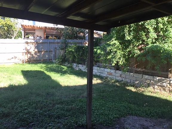 4th image of 2410 Burleson Ct #B
