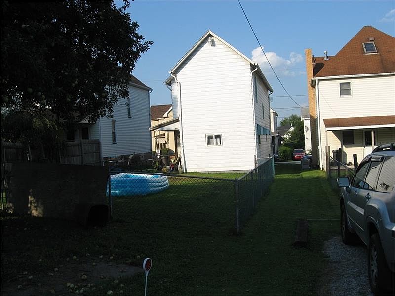 2nd image of 39 2nd Ave