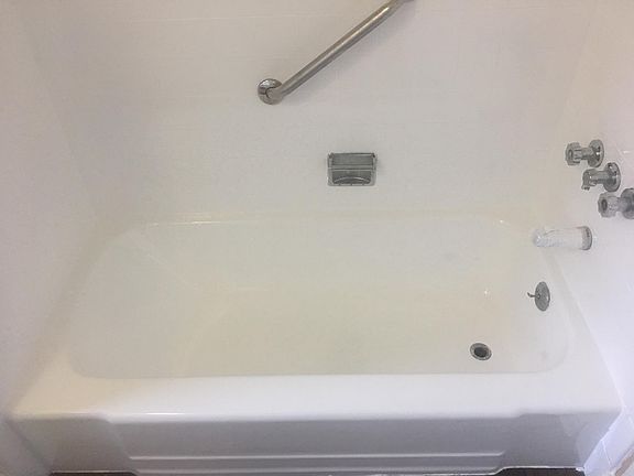 3rd image of 7747 Encino Ave