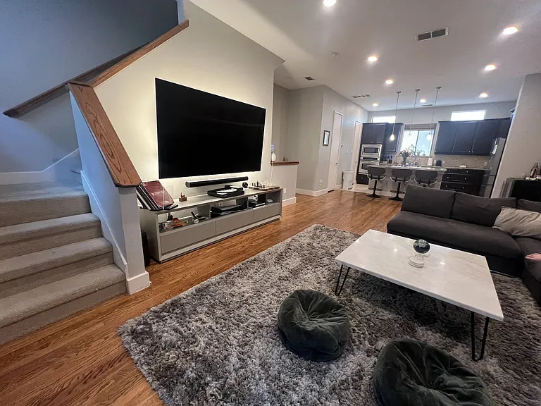 2411 N Hall St #6 — Photo 13