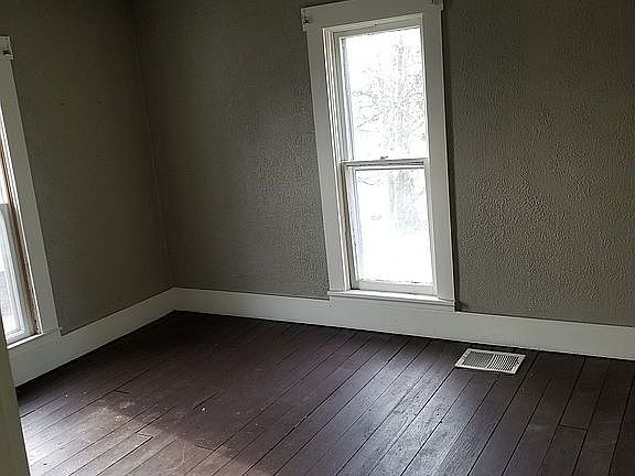 4th image of 609 N Monroe St