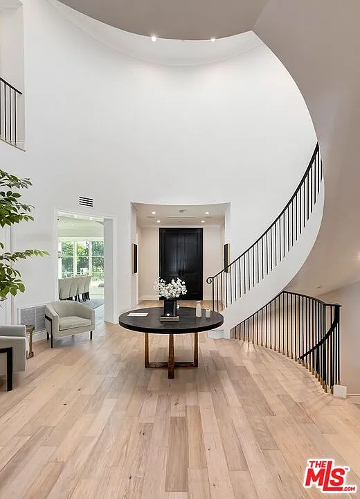 7 bed, 10.0 bath, 11466 sqft, $85,000 — Photo 3