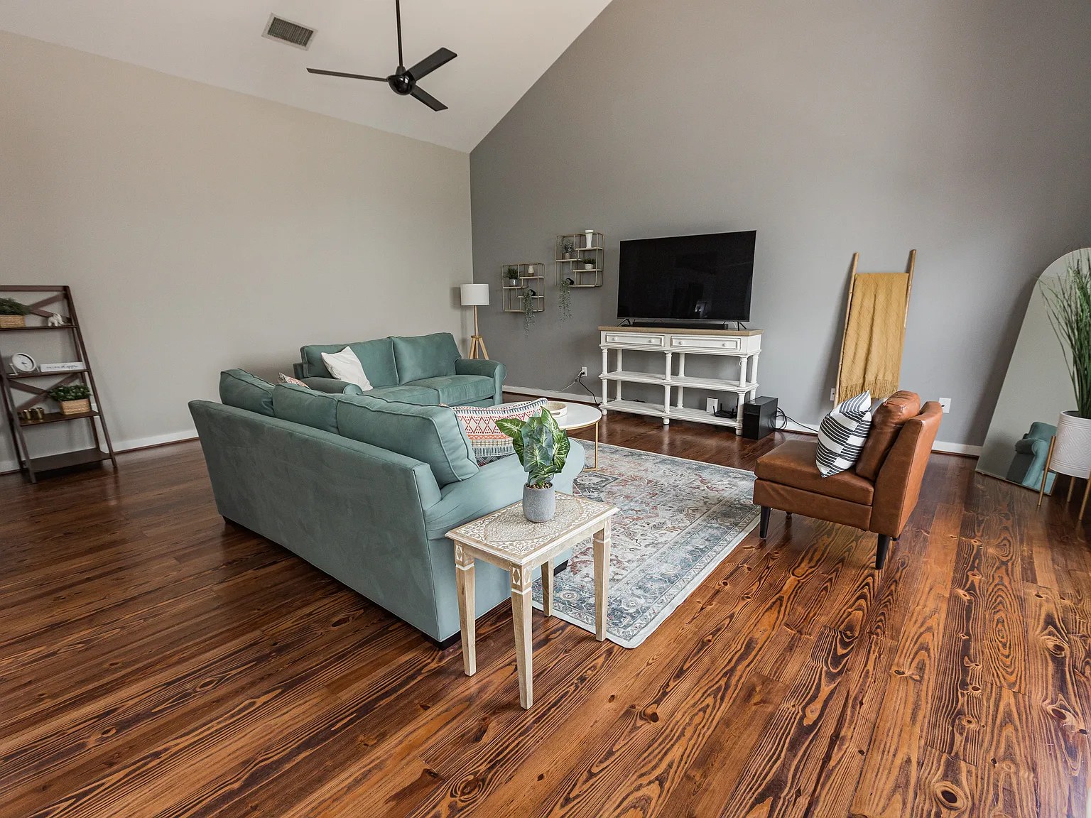 2 bed, 1600 sqft, $6,000 — Photo 4