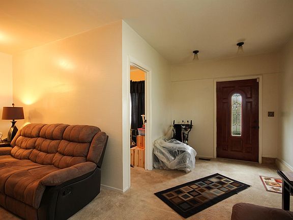 2nd image of 1534 Dawn Ave