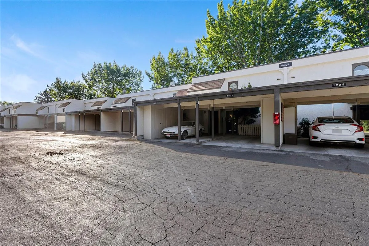 1 bed, 735 sqft, $1,800 — Photo 3