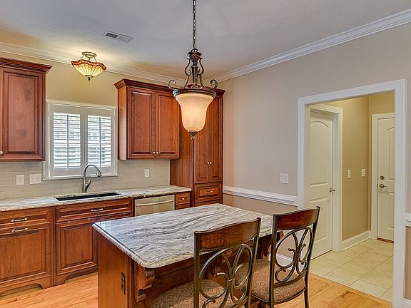 5th image of 219 Woodridge Rd