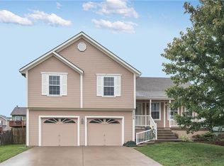 1236 SE Princeton Dr, Lees Summit, MO 64081