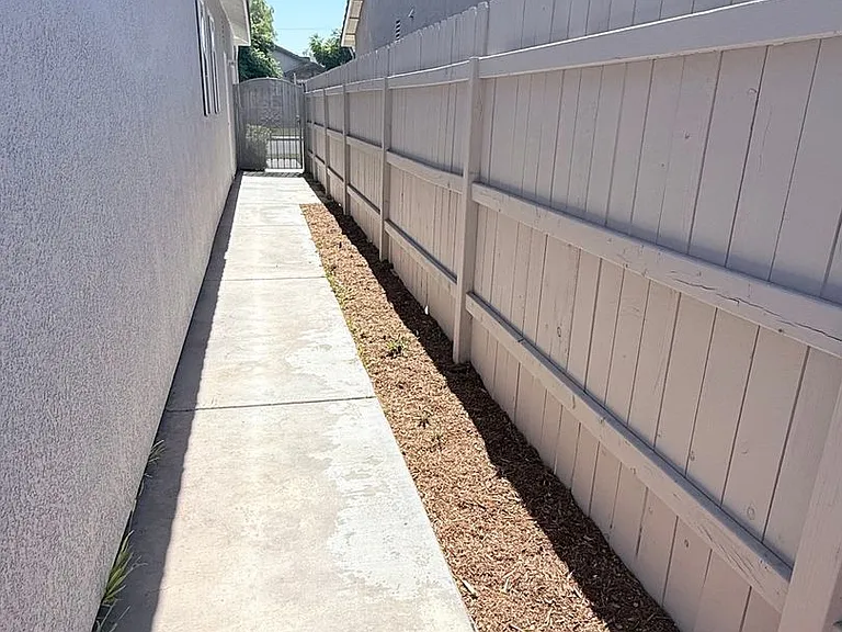 13403 Hawthorn Ave — Photo 25