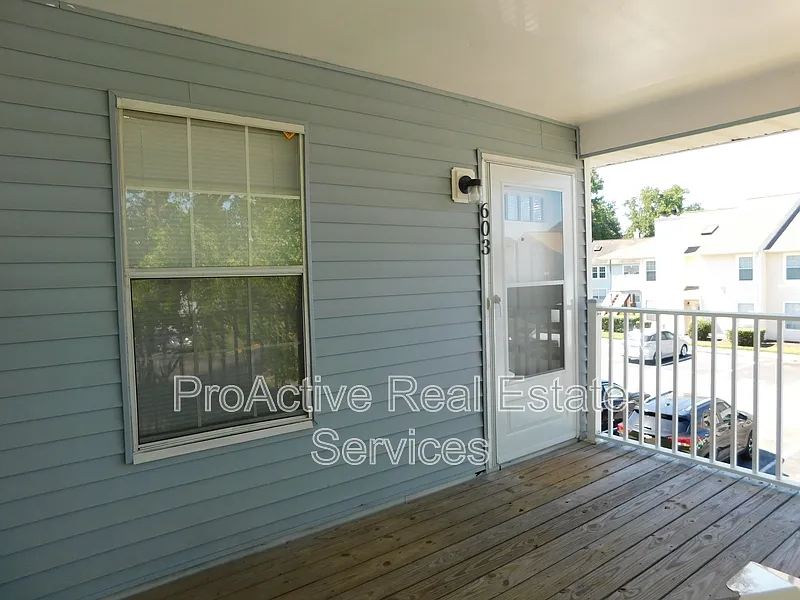 2 bed, 1.0 bath, 866 sqft, $1,650 — Photo 2