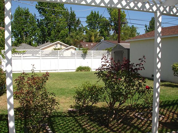 5th image of 5026 Newcastle Ave