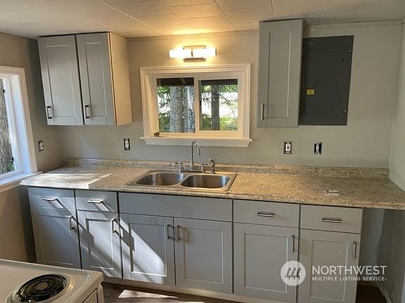 4th image of 281 N Mount Seattle Way