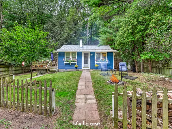 7297 S Lake Ave, Pentwater, MI 49449