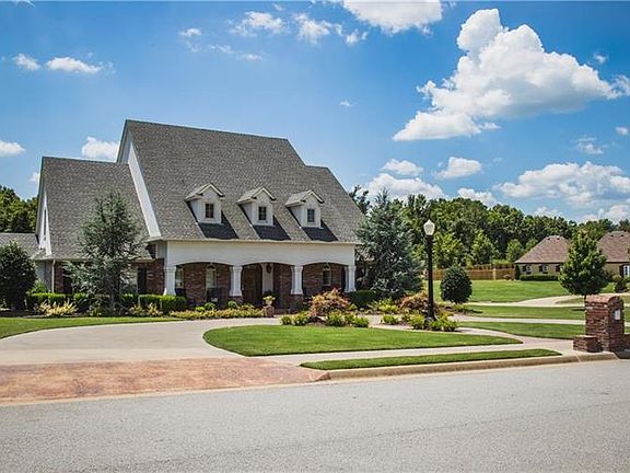 2nd image of 4120 Caerleon Cir