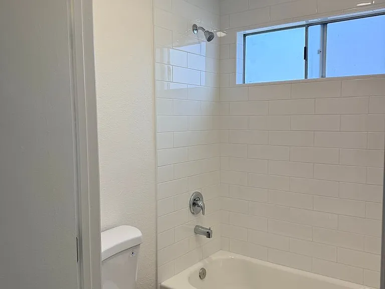 236 Kennedy St — Photo 13