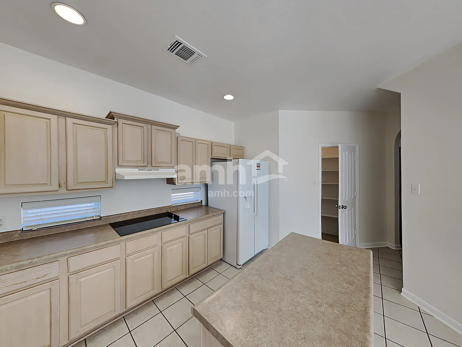 3 bed, 2.5 bath, 3021 sqft, $2,595 — Photo 4