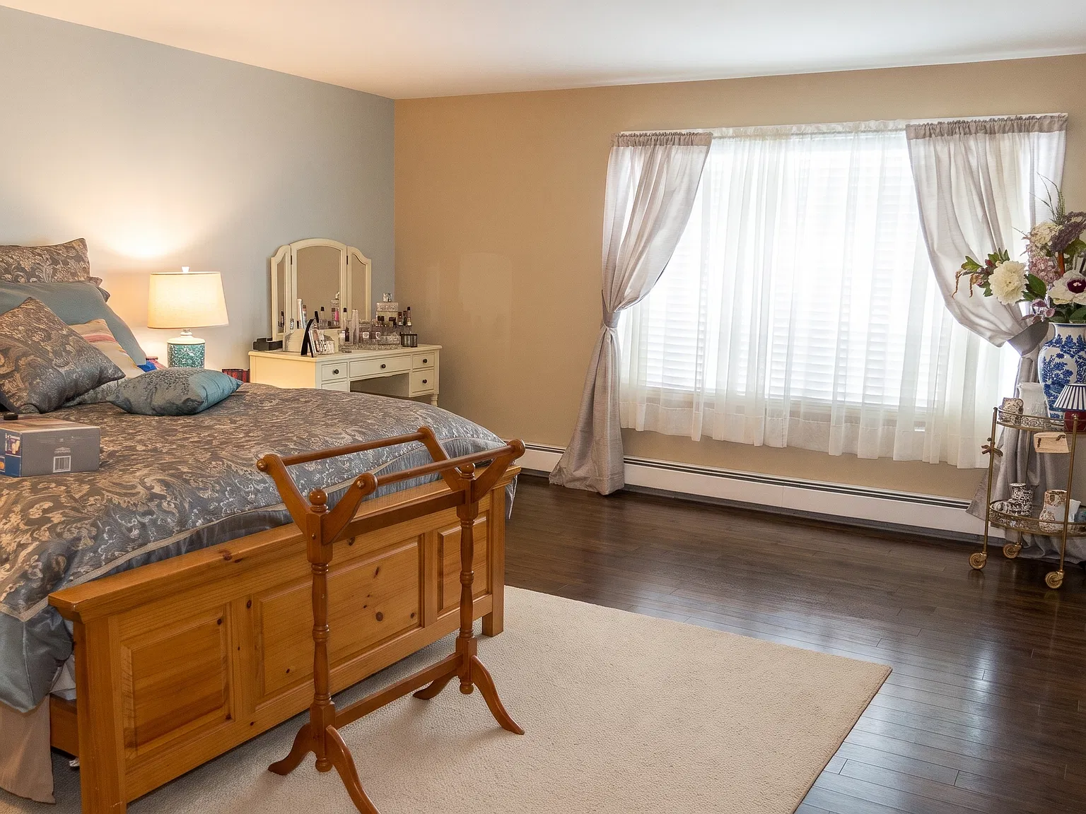 5 bed, 2041 sqft, $4,300 — Photo 4