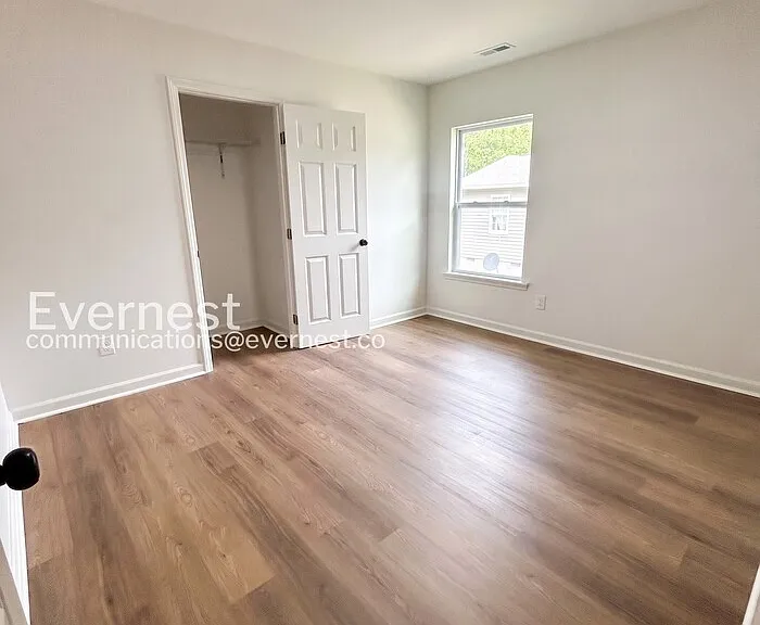 411 E Torbush Dr — Photo 17