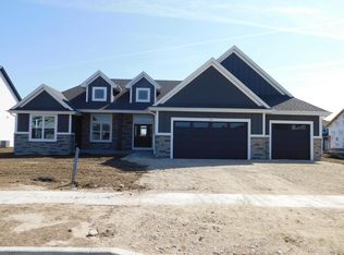 1011 Candleberry Ln, Grafton, WI