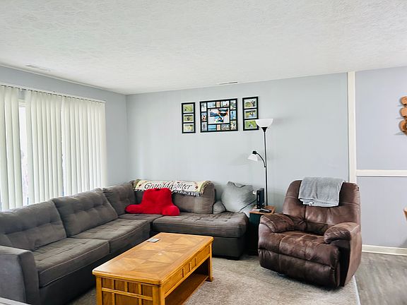 3rd image of 711 Eberhart Dr