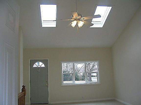 NEW Family Room w/ Cathedrals & Skylights