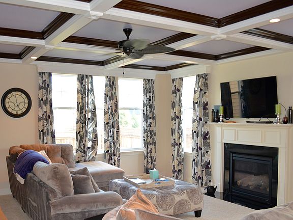 Family room w/gas FP