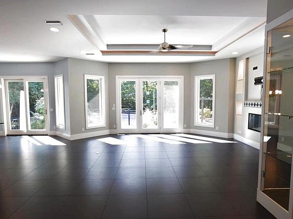 3rd image of 5609 Woodduck Way