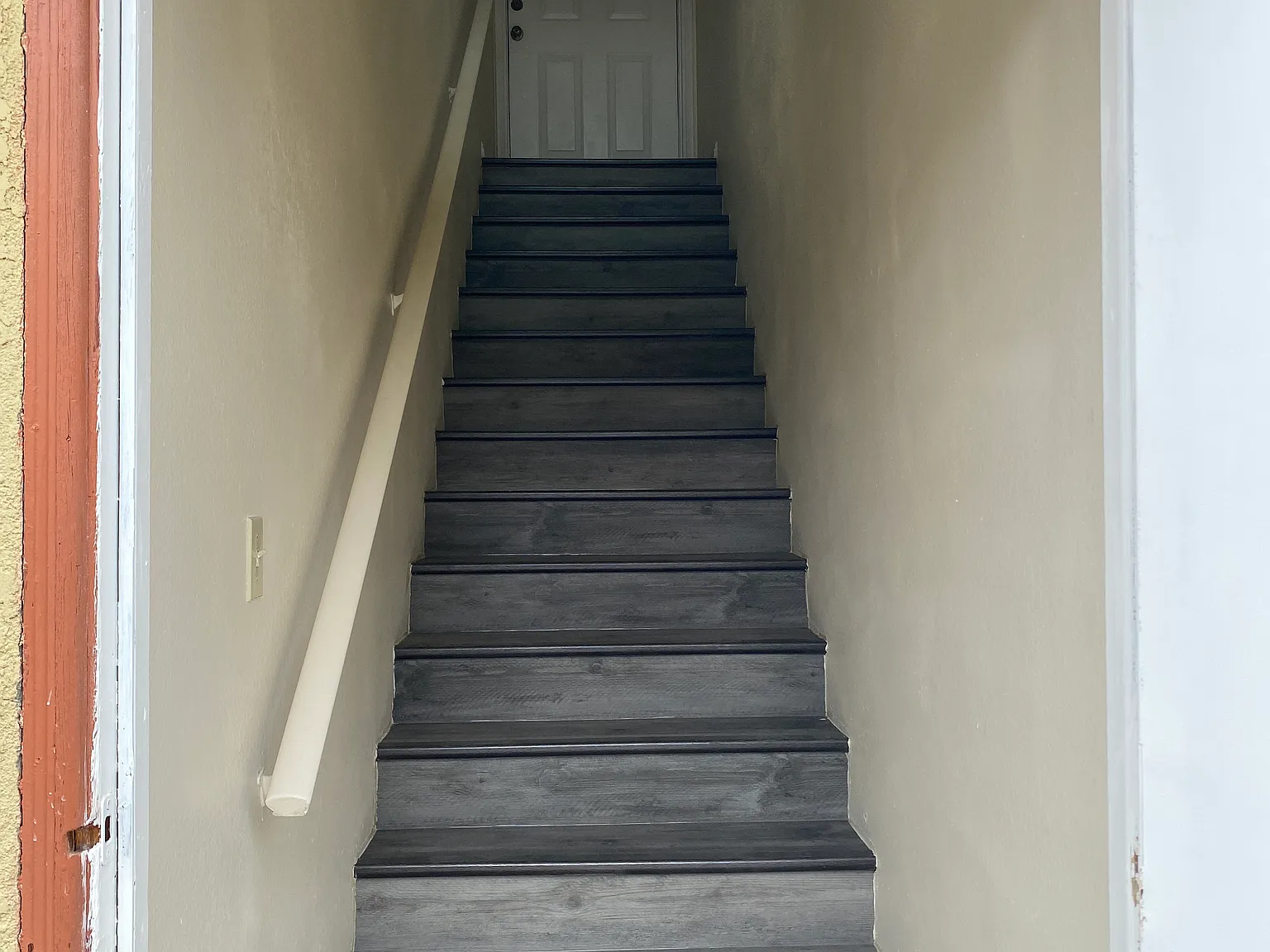 3 bed, 1.5 bath, 1300 sqft, $3,000 — Photo 1