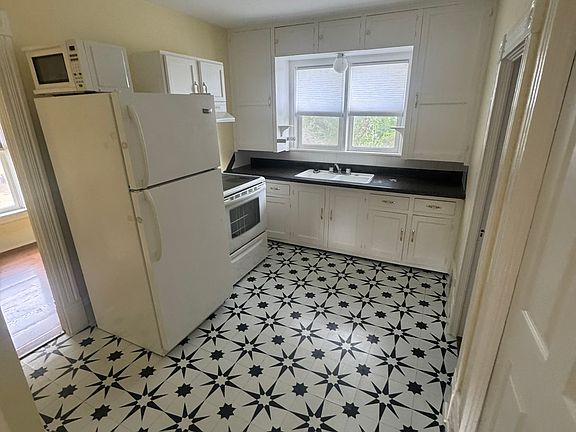 5th image of 208 2nd St SW #B