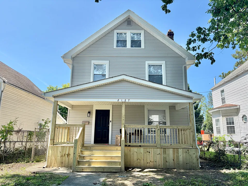 2127 Indiana Ave #1