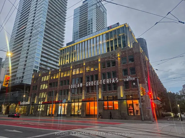 17 Bathurst St #602, Toronto, ON M5V 2N9