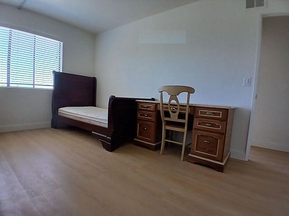 4th image of 9831 Genesee Ave