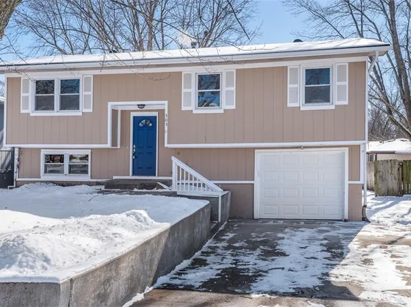 305 W Martin St, Edgerton, KS 66021