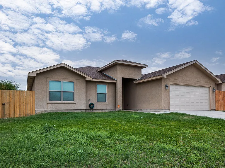 311 Javier Dr — Photo 2