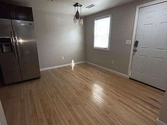 5th image of 709 Elmwood Drive